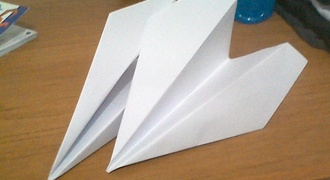 Como fazer um avião de papel