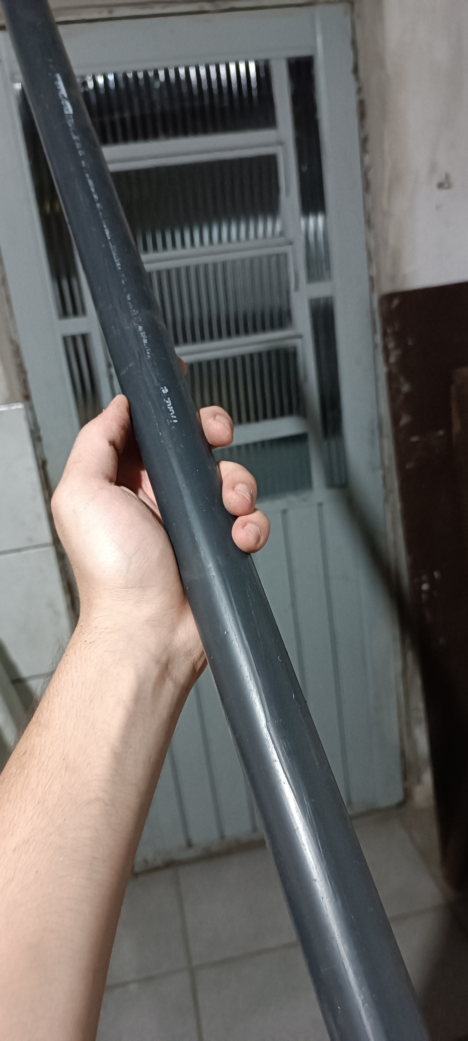 Aqui você deve medir a altura do pulso com o braço relaxado e passar para o cano