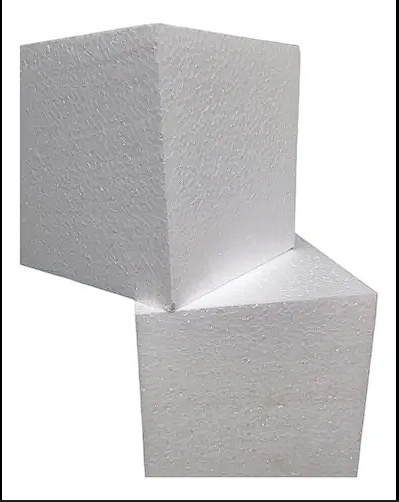 Pegue o estilete para começar a cortar, e corte bloquinho por bloquinho, igual na imagem