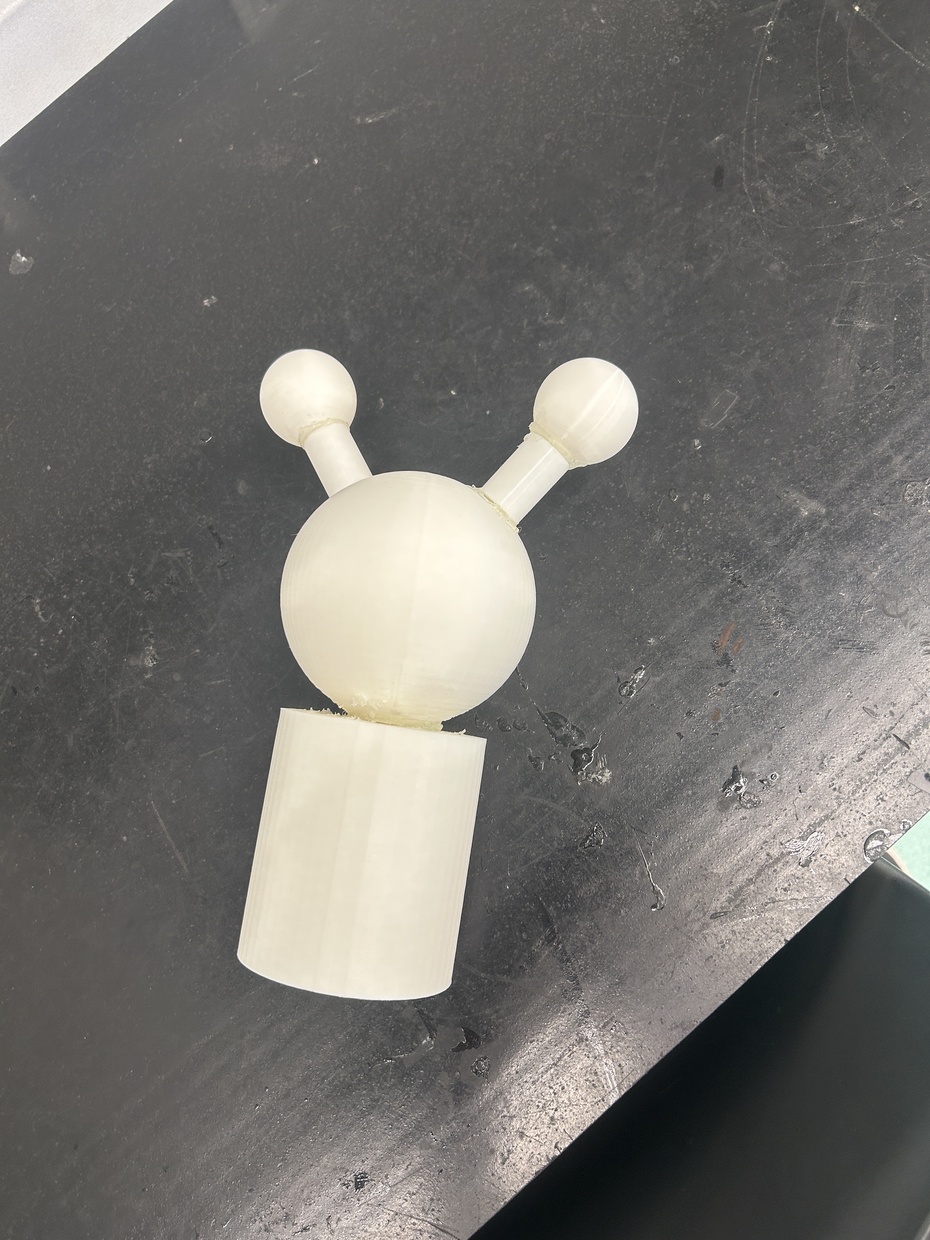 Cabeça Snail:
Após a etapa de medição, para fazermos a cabeça do caracol usamos o aplicativo SolidWorks. No qual imprimimos com uma impressora 3D três cilindros e tres bolas com as seguintes medidas:
1 cilindro com 4 centimetros de raio e 9 centimetros de altura.
1 bola com 4,5 centimetros de raio.
2 cilindros com 0,75 centimetros de raio e 3 centimetros de altura.
2 bolas com 1 centimetro de raio.
O link com os 6 itens estará disponivel para a utilização da impressão:
https://mauabr-my.sharepoint.com/:f:/g/personal/26_00809-4_maua_br/IgDRtwBcKEoCT5oBWeSg442KAdrVW9DcfFD_vift3K5vj9s?e=VlMrr8
Impressão:
 Para imprimir a cabeça do Snail no FabLab que possui uma impressora 3D de filamento, utilizando o filamento PLA-1,75mm.