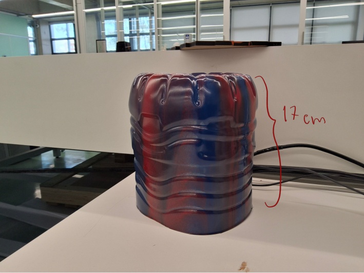 Cortar galão de agua
Para realizar o casco do Snail, utilizamos um galão de 5 litros e cortamos exatamente quando começa a se juntar.
O galão possui 17 cm de altura
Tanto a cabeça quanto o casco podem ser feitos de qualquer material pois é decorativo.