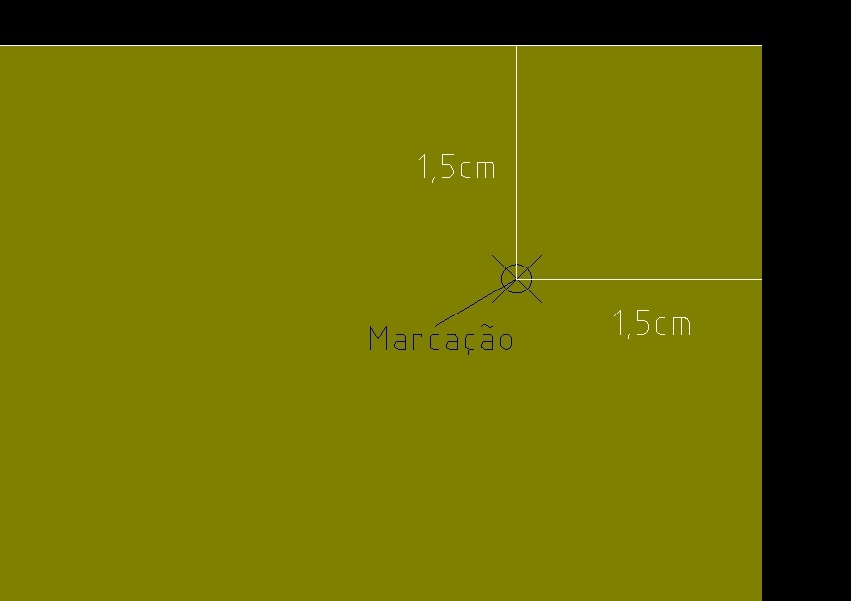 Meça com a régua e faça uma marcação no canto da placa de papelão. A marcação deve estar à 1,5cm de cada lateral que formam o ângulo de 90º.