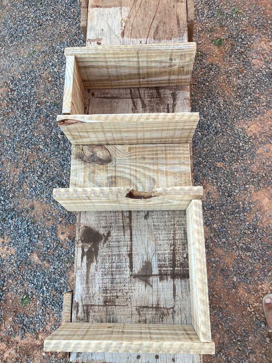 Defina a ordem das peças e mantenha as posições durante a montagem para se organizar melhor