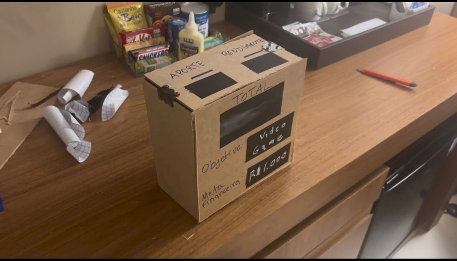 Fixa a tampa frontal.