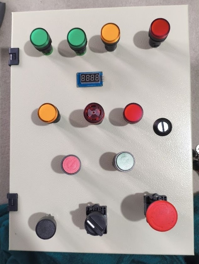 Planeje o posicionamento dos componentes no painel. Observe o espaço necessário para a realização das ligações elétricas e marque a posição para furar o material.