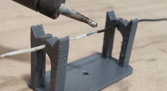 Terceira mão para soldar fios